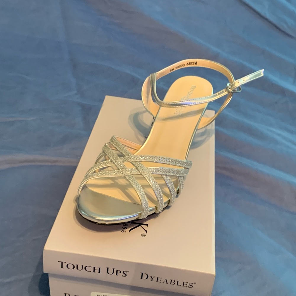 NWT size 8 Benjamin Walk Touch Up Dyeables